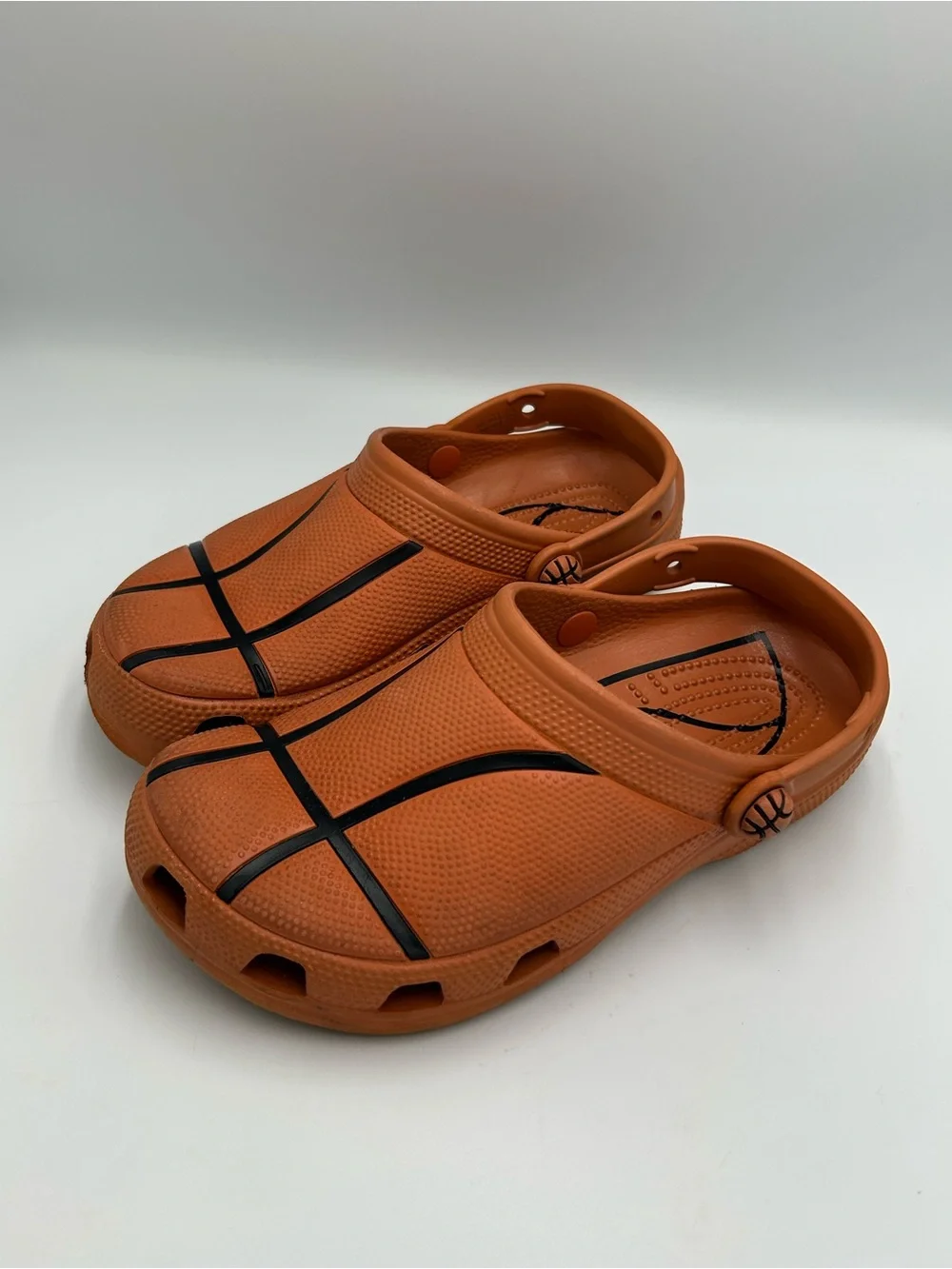 Crocs Classic Basketball Shoes Clogs Size J6 Orange Black Boy Girls Sport